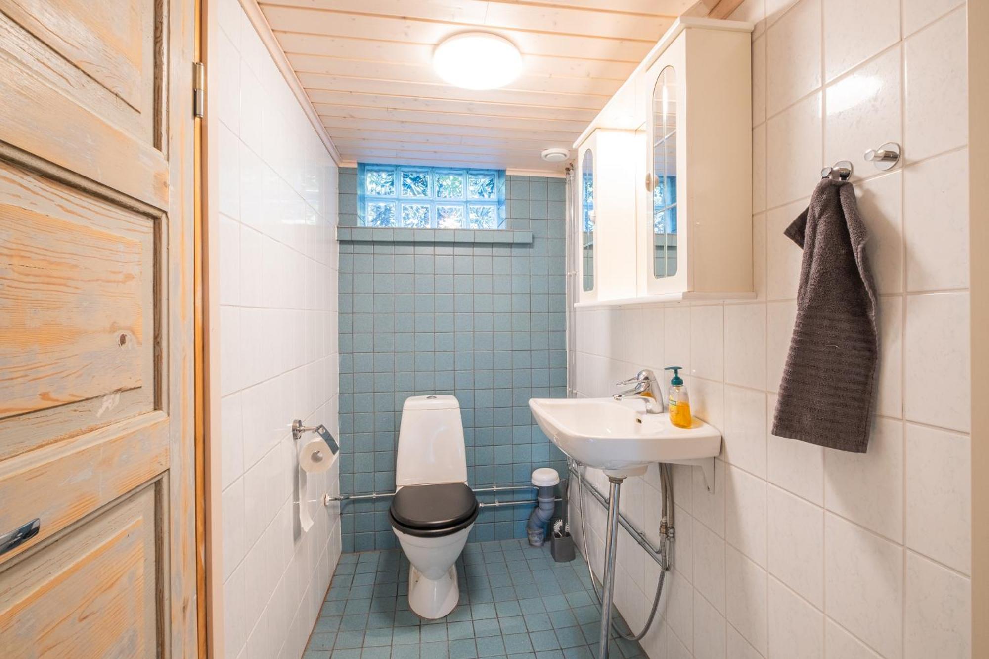 Guest With Authentic Finnish Wooden Sauna, 10 Min Drive From The Airport Apartamento